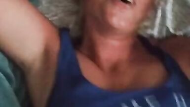 Умоляющий Creampie для MILF - 4 image