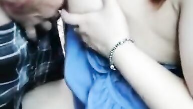 Slutty schwangere Frau saugen Hahn im Auto - 13 image