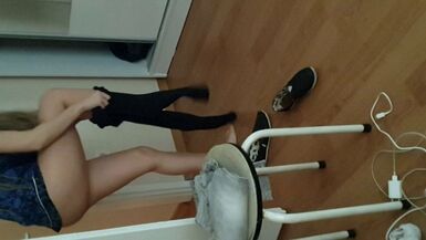 Dressing naked Gf, shows ass, before go to work - 1 image