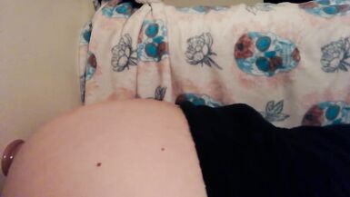 Maman en chaleur veut te sucer en parlant lentement