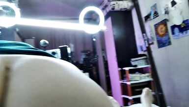 Mon doigt est dans son anus, ma bite est dans sa gorge ! Un couple russe mature en pleine session de baise POV ! - 4 image