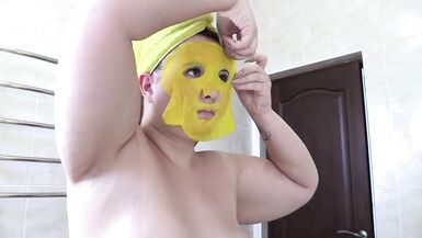 Chubby milf does her own makeup Closeup of a beautiful face behind the scenes Fetish - 3 image