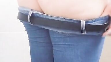 Sexy Secretaria Mexicana Latina Culo Gordo Quitándose La Ropa En El Baño De Su Oficina Amateur - 12 image