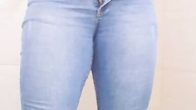 Sexy Secretaria Mexicana Latina Culo Gordo Quitándose La Ropa En El Baño De Su Oficina Amateur - 3 image