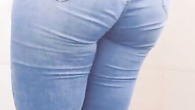 Sexy Secretaria Mexicana Latina Culo Gordo Quitándose La Ropa En El Baño De Su Oficina Amateur - 7 image
