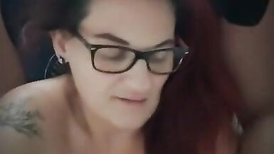 Bunny MILF reproductrice pendant que son mari est absent !