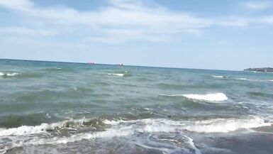 Pecorina in spiaggia e sborra sulle sue bellissime tettone - 9 image