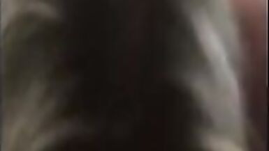 Une autre MILF blonde suçant une bite et avalant du sperme