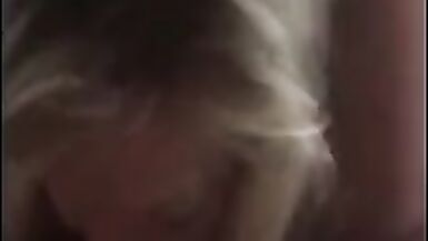 Unaltra MILF bionda che succhia il cazzo e ingoia la sborra - 3 image