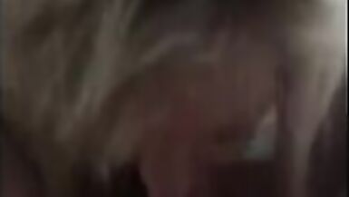Unaltra MILF bionda che succhia il cazzo e ingoia la sborra - 5 image