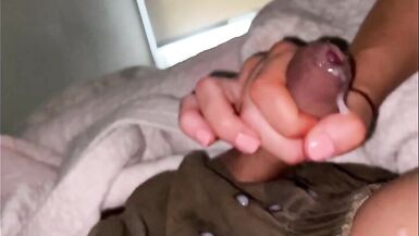 Amwf handjob klein schwanz cumshot explosion - 14 image