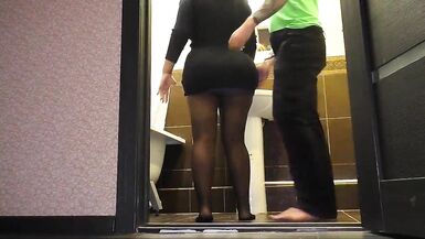 Mom with a huge ass gives her son a blowjob and gives anal sex - 5 image
