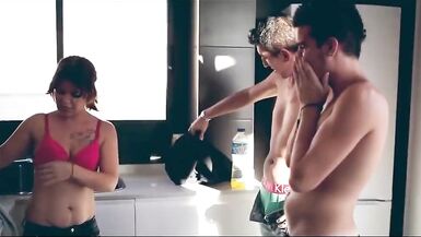 Milf a tre con ragazzi inesperti MFM - 3 image