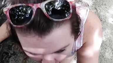 Riskanter öffentlicher Blowjob im Freien - 11 image