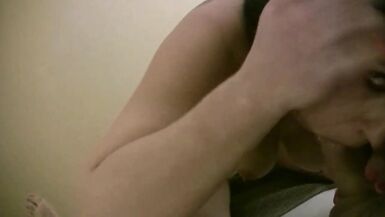 Moglie troia italiana pompa il cazzo di un ragazzo in motel - 14 image