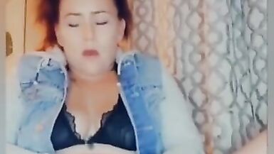 La femme en chaleur Regarde moi me baiser jusquà ce que je gicle plusieurs fois Souhaitant que ce soit ta bite dans ma chatte. - 5 image
