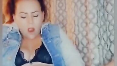 La femme en chaleur Regarde moi me baiser jusquà ce que je gicle plusieurs fois Souhaitant que ce soit ta bite dans ma chatte. - 6 image