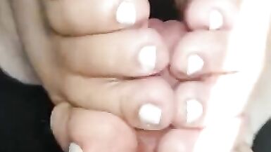 浓密的拉丁裔妈妈逆向足交 - 5 image
