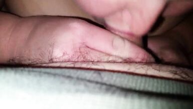 Petite bite se fait sucer par sa grosse femme - 8 image