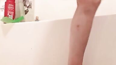 Ma première fois à Masterbating et à utiliser un Dildo - 11 image