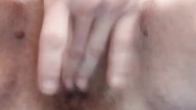 Ma première fois à Masterbating et à utiliser un Dildo - 12 image