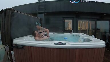 MANGER LE TROU DU CUL DE MON MARI POUR LA PREMIÈRE FOIS DANS LE JACUZZI