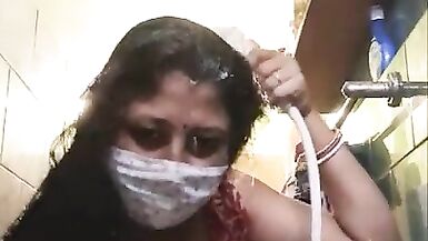 Desi arpita randi wife bathing - 3 image
