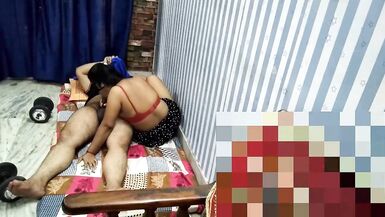 LA FEMME PAKISTANAISE AVEC SON PETIT AMI À LHÔTEL, SEINS SEXY - 10 image