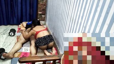 LA FEMME PAKISTANAISE AVEC SON PETIT AMI À LHÔTEL, SEINS SEXY - 11 image