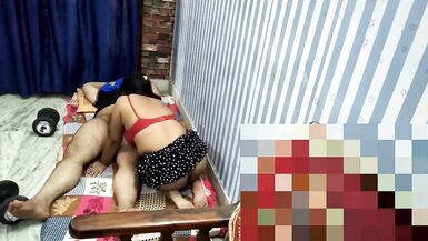 LA FEMME PAKISTANAISE AVEC SON PETIT AMI À LHÔTEL, SEINS SEXY - 12 image