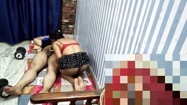 LA FEMME PAKISTANAISE AVEC SON PETIT AMI À LHÔTEL, SEINS SEXY - 4 image