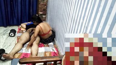 LA FEMME PAKISTANAISE AVEC SON PETIT AMI À LHÔTEL, SEINS SEXY - 5 image