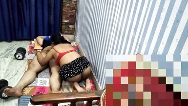 LA FEMME PAKISTANAISE AVEC SON PETIT AMI À LHÔTEL, SEINS SEXY - 8 image