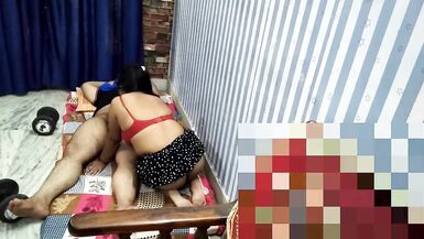 LA FEMME PAKISTANAISE AVEC SON PETIT AMI À LHÔTEL, SEINS SEXY - 9 image