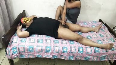 Hintli Karının Koca Patronunu Memnun Etmesi - 3 image