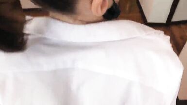 Collègue de travail à gros seins baisée en levrette dans un hôtel