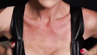 Kiki Deez 4x Cums ve Deri Üstte ve Külot Yokken Sizi Kızdırıyor - 3 image