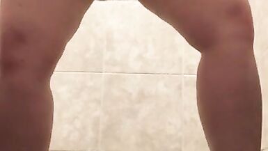 BBW MILF Sneaks a Squirt Session! - 2 image