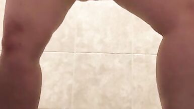 BBW MILF Sneaks a Squirt Session! - 3 image