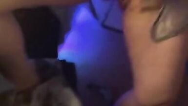Hot MILF reibt und fingert sich selbst, während sie im Spiegel Hot Loud Moaning Extremely Wet Pussy beobachtet - 13 image