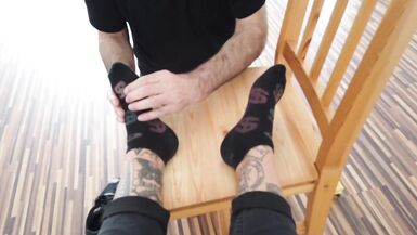 Escrava de pés adora pés tatuados - 10 image