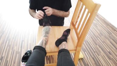 Escrava de pés adora pés tatuados - 12 image