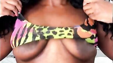 Tette grandi Ebano MILF Ch Chy Latte Slo Mo Titty Drop Loop - 6 image