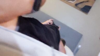 Mulher BBW bate uma punheta ao marido enquanto ele cheira os pés dela - 11 image