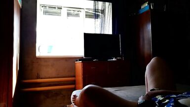 Milf fucks herself for window cleaner - 2 image