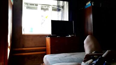 Milf fucks herself for window cleaner - 4 image