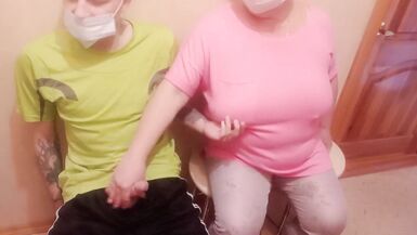 une femme me branle dans la salle dattente