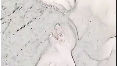 Je crie et je me fais jouir dans ma bouche (dialogue en italien)