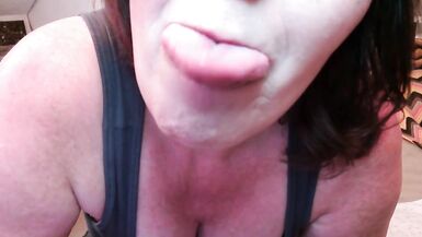 V 679 plus de lèvres, de langue, de salive et de taquineries de la part de DawnSkye, PAWG rousse - 9 image
