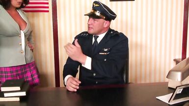 Des filles à double poitrine pour une seule grosse bite !